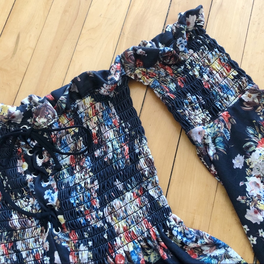 💐 Women’s off the Shoulder Bell Sleeved Top 💐